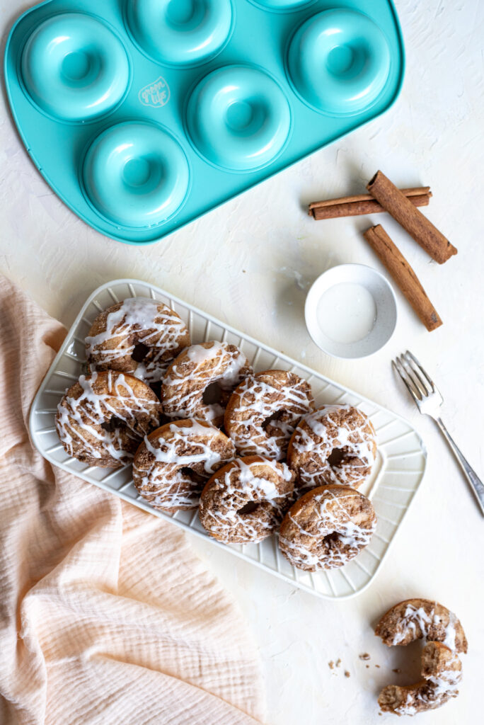 Food photography for a pan company: a recipe of doughnuts with product placement of a pan. 